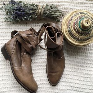 Frye Dorado Ankle Boots